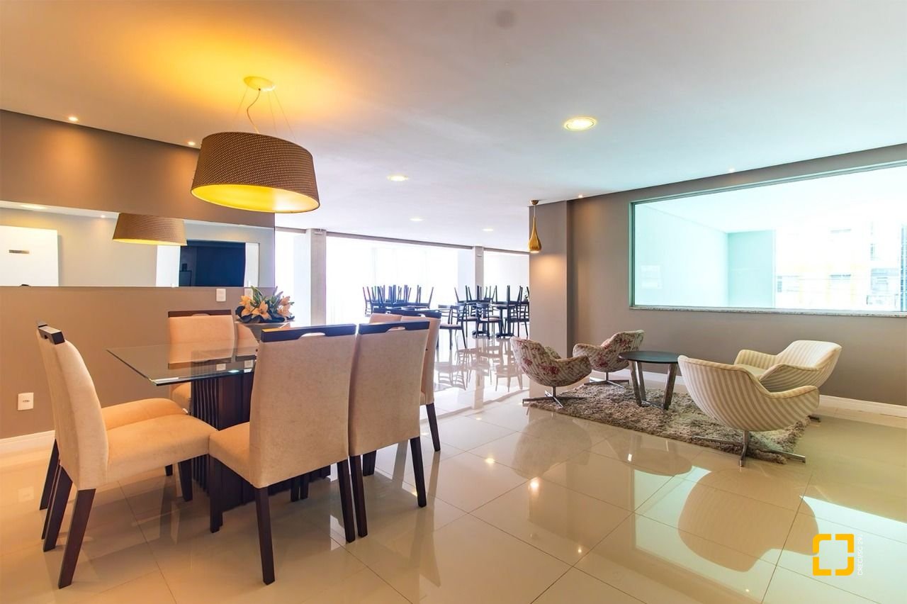 Apartamento com 85m², 4 quartos (sendo 1 suíte), 2 garagens, no bairro Estreito em Florianópolis