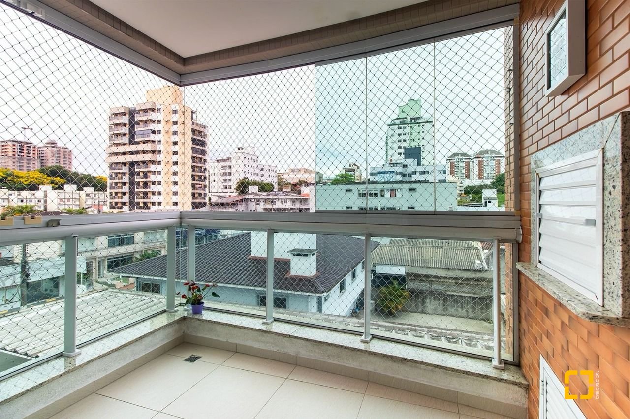 Apartamento com 85m², 4 quartos (sendo 1 suíte), 2 garagens, no bairro Estreito em Florianópolis
