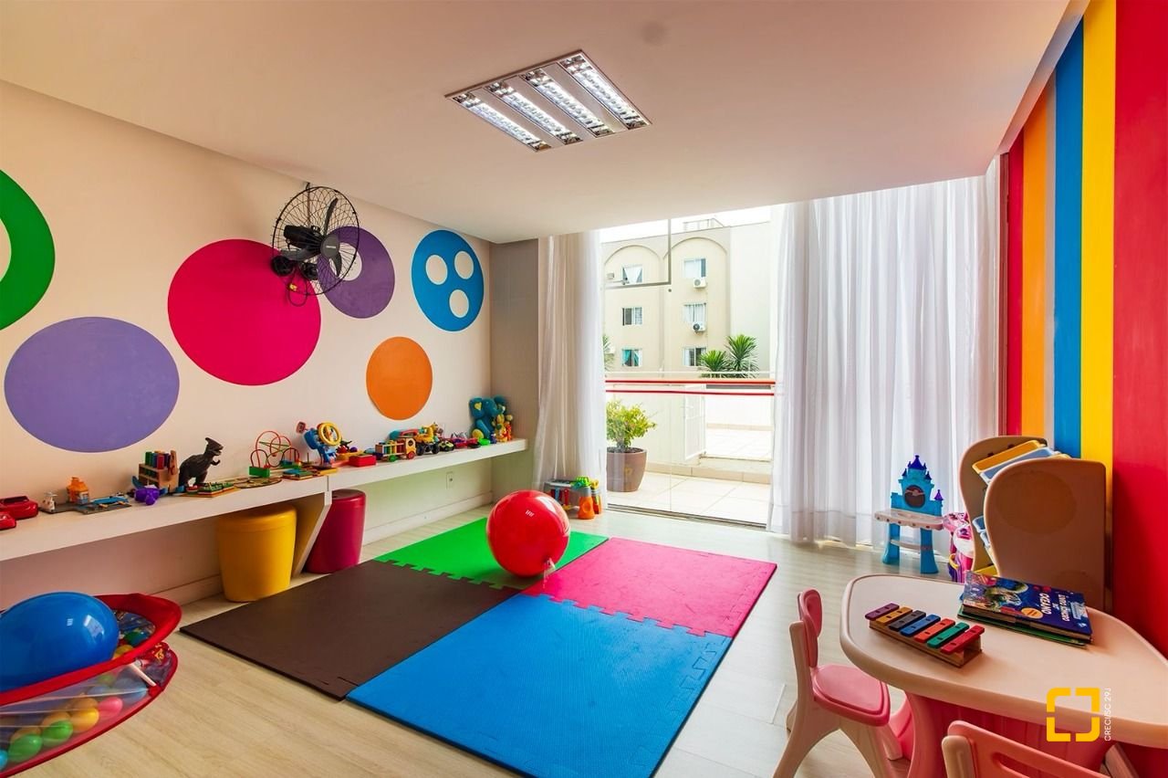 Apartamento com 85m², 4 quartos (sendo 1 suíte), 2 garagens, no bairro Estreito em Florianópolis