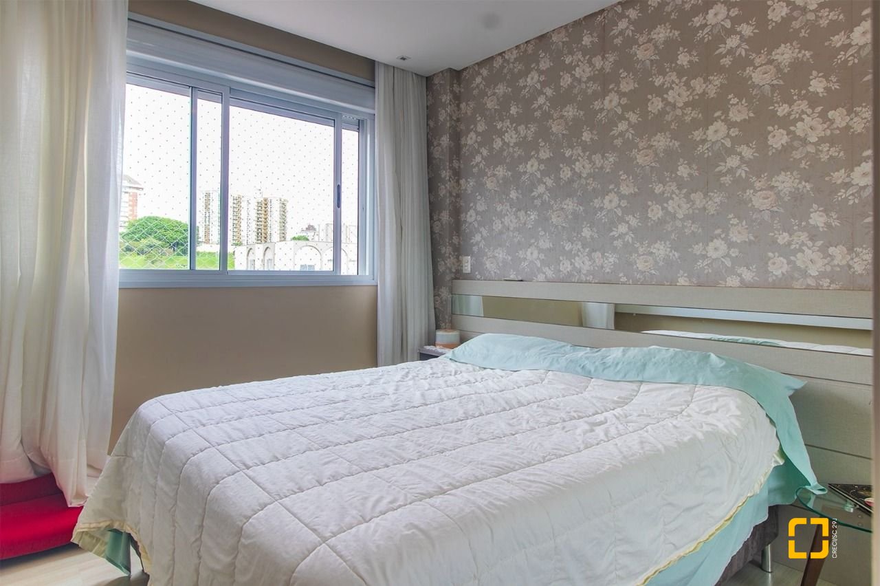 Apartamento com 85m², 4 quartos (sendo 1 suíte), 2 garagens, no bairro Estreito em Florianópolis