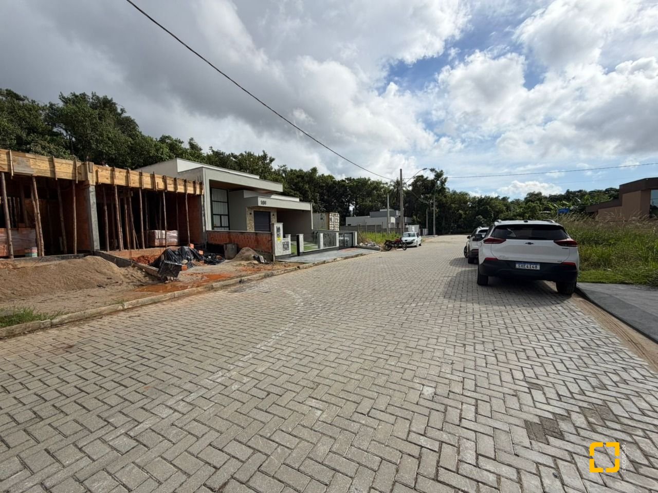 Casa com 165m², 3 quartos (sendo 1 suíte), 3 garagens, no bairro Forquilhas em São José