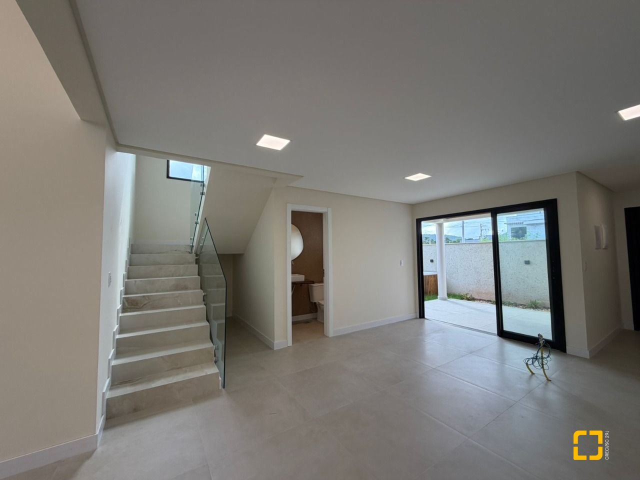 Casa com 165m², 3 quartos (sendo 1 suíte), 3 garagens, no bairro Forquilhas em São José