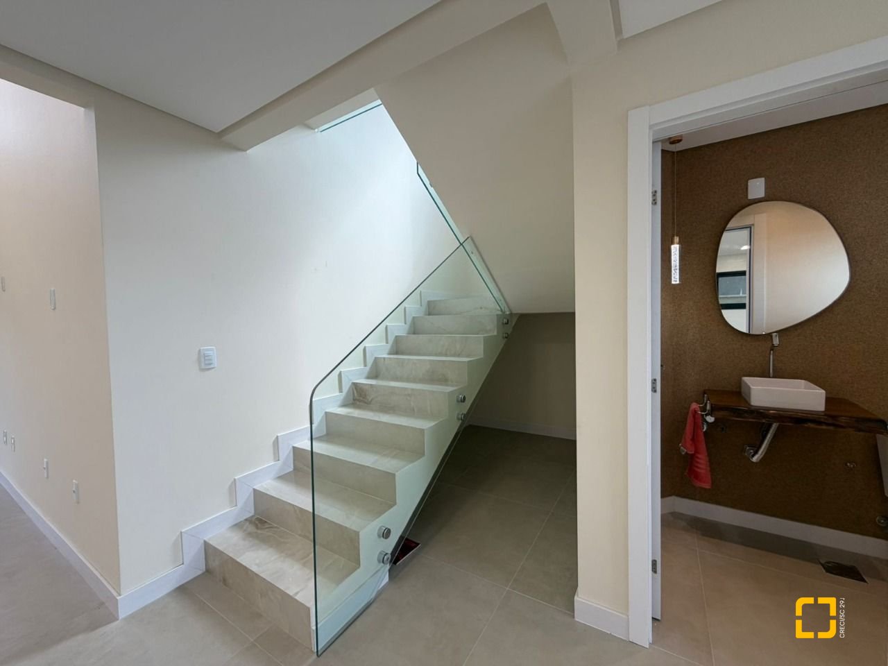 Casa com 165m², 3 quartos (sendo 1 suíte), 3 garagens, no bairro Forquilhas em São José
