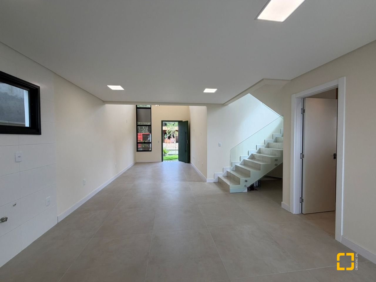 Casa com 165m², 3 quartos (sendo 1 suíte), 3 garagens, no bairro Forquilhas em São José