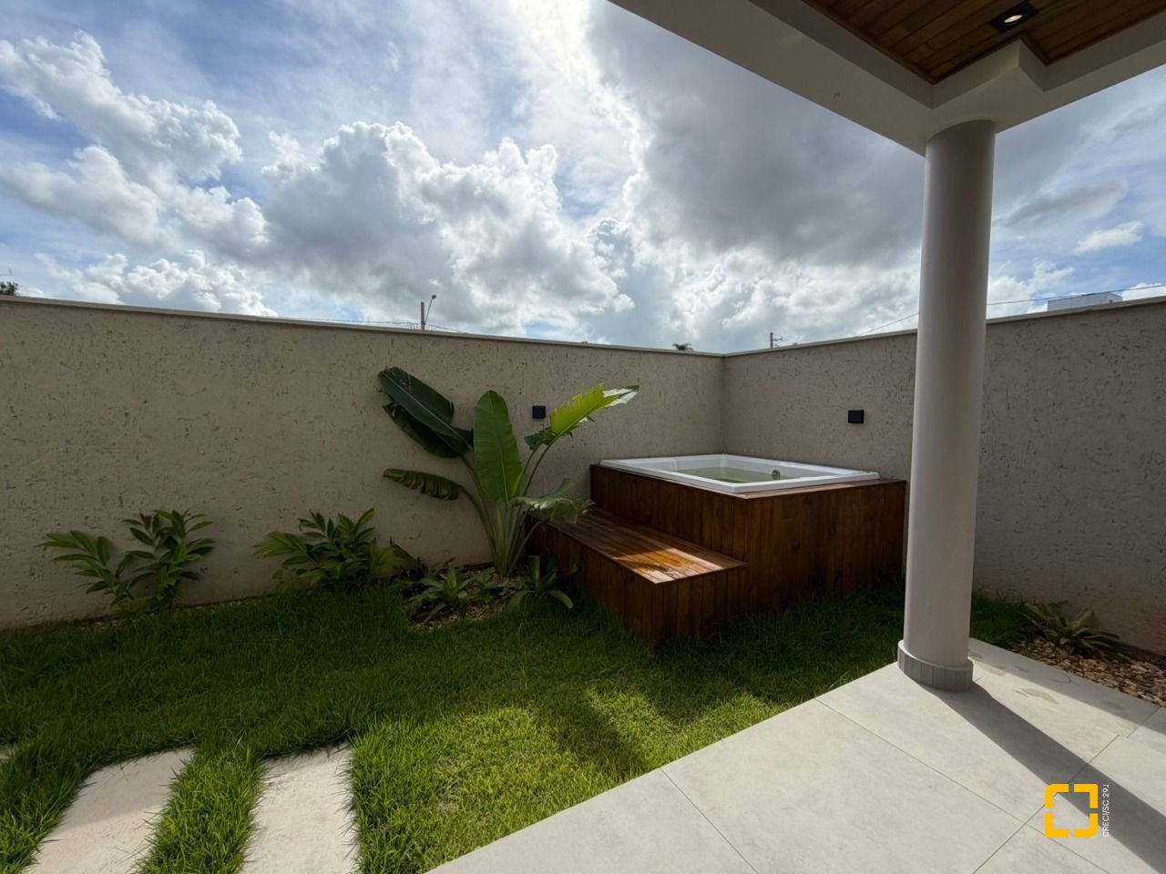 Casa com 165m², 3 quartos (sendo 1 suíte), 3 garagens, no bairro Forquilhas em São José