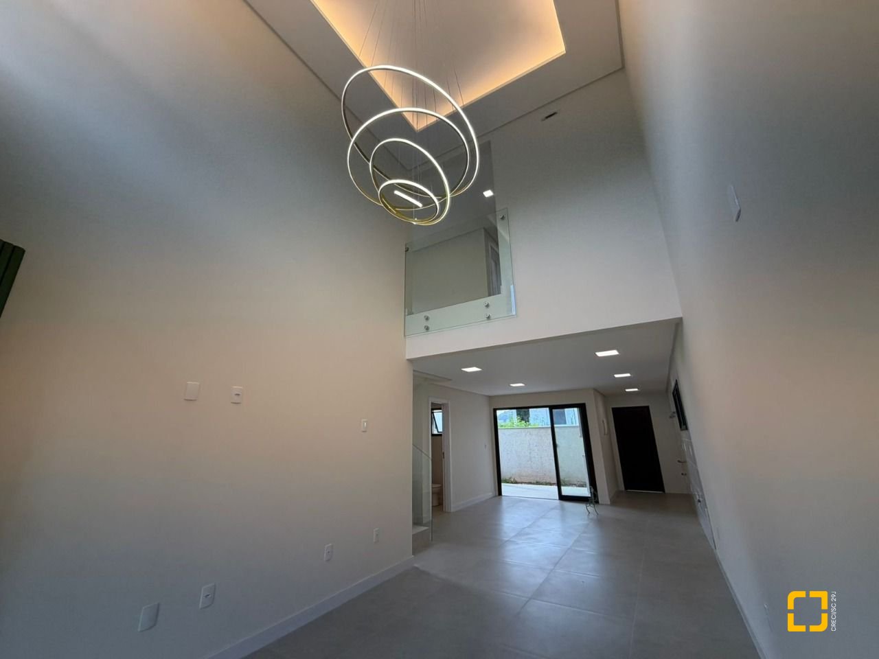 Casa com 165m², 3 quartos (sendo 1 suíte), 3 garagens, no bairro Forquilhas em São José