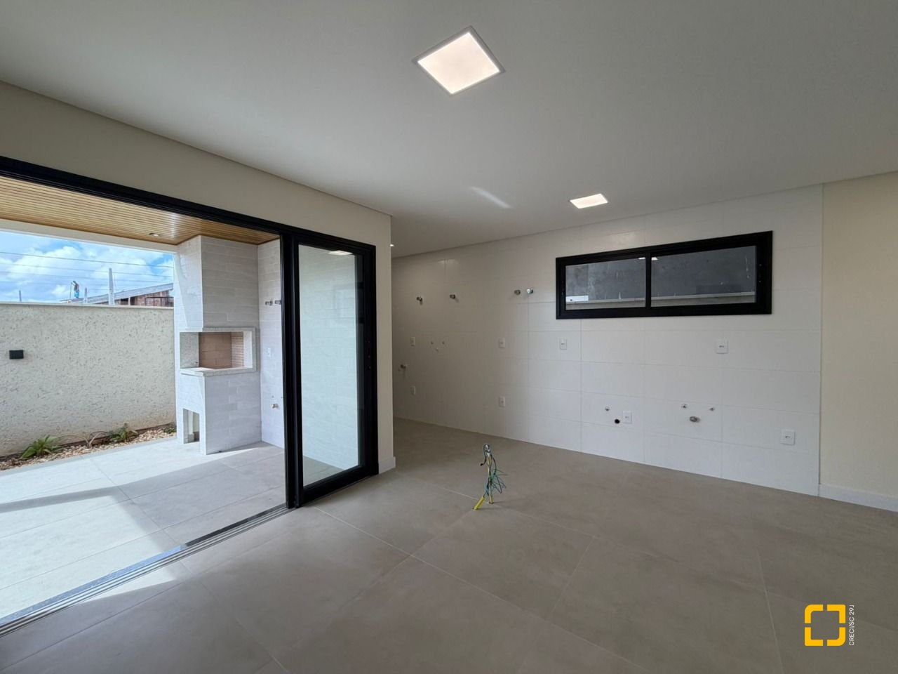 Casa com 165m², 3 quartos (sendo 1 suíte), 3 garagens, no bairro Forquilhas em São José