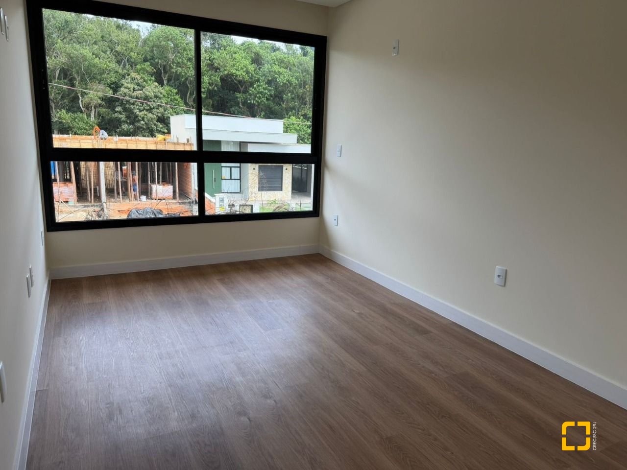Casa com 165m², 3 quartos (sendo 1 suíte), 3 garagens, no bairro Forquilhas em São José