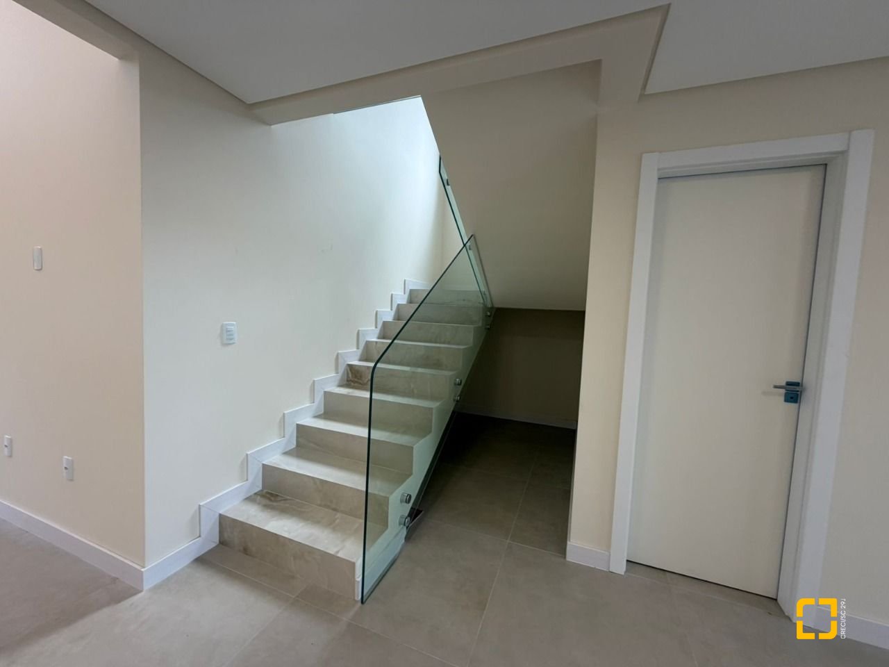 Casa com 165m², 3 quartos (sendo 1 suíte), 3 garagens, no bairro Forquilhas em São José