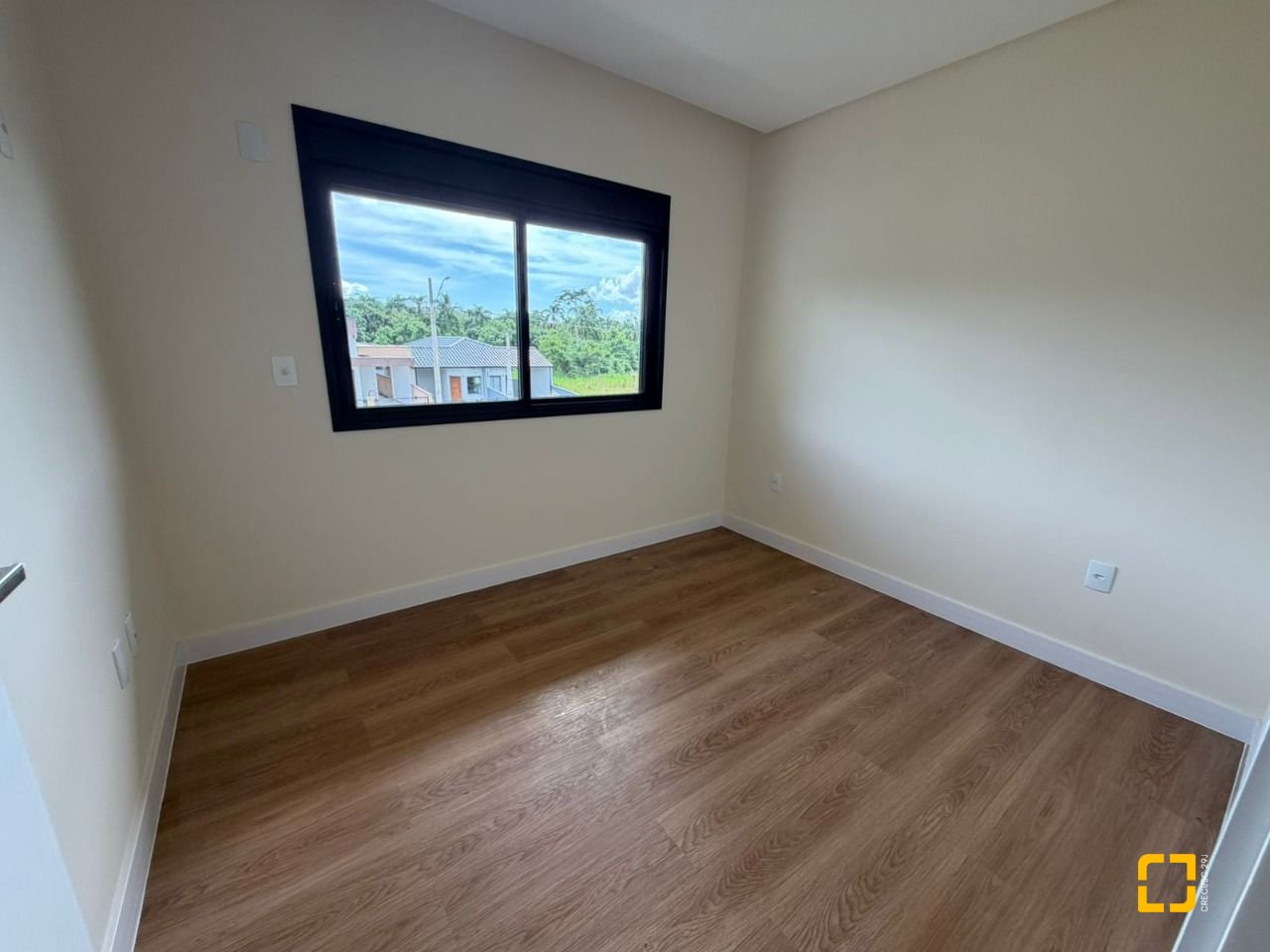 Casa com 165m², 3 quartos (sendo 1 suíte), 3 garagens, no bairro Forquilhas em São José