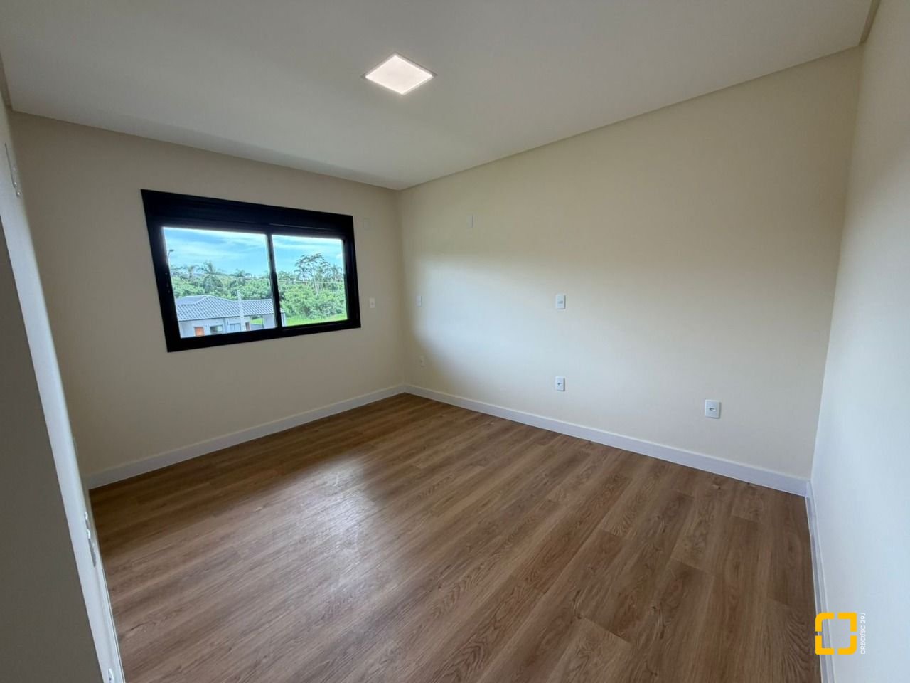 Casa com 165m², 3 quartos (sendo 1 suíte), 3 garagens, no bairro Forquilhas em São José