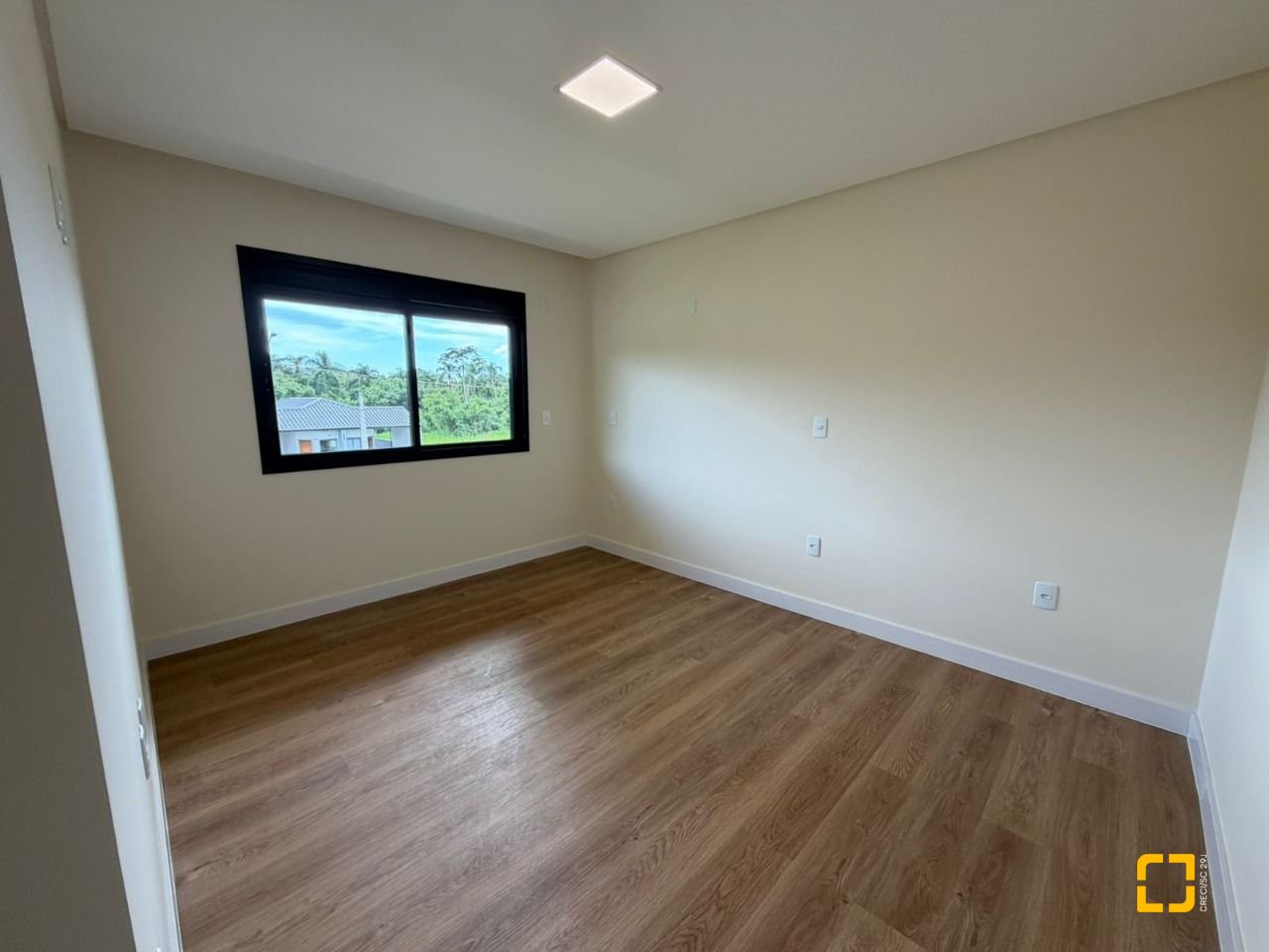 Casa com 165m², 3 quartos (sendo 1 suíte), 3 garagens, no bairro Forquilhas em São José
