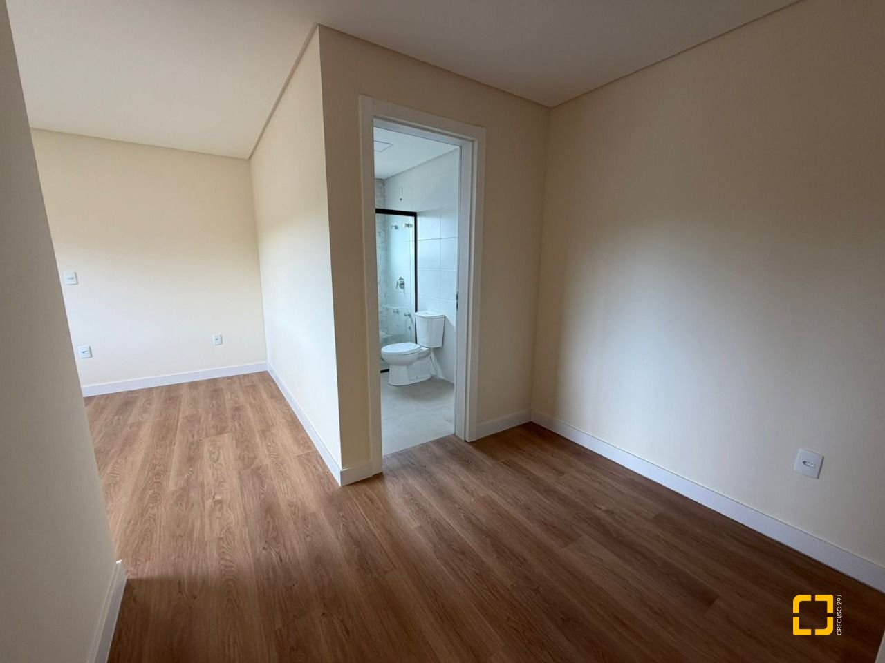 Casa com 165m², 3 quartos (sendo 1 suíte), 3 garagens, no bairro Forquilhas em São José