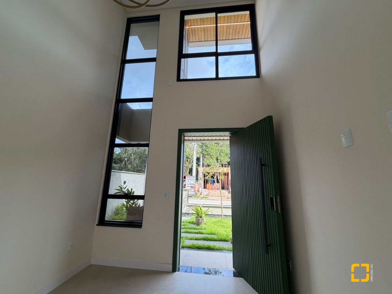 Casa com 165m², 3 quartos (sendo 1 suíte), 3 garagens, no bairro Forquilhas em São José