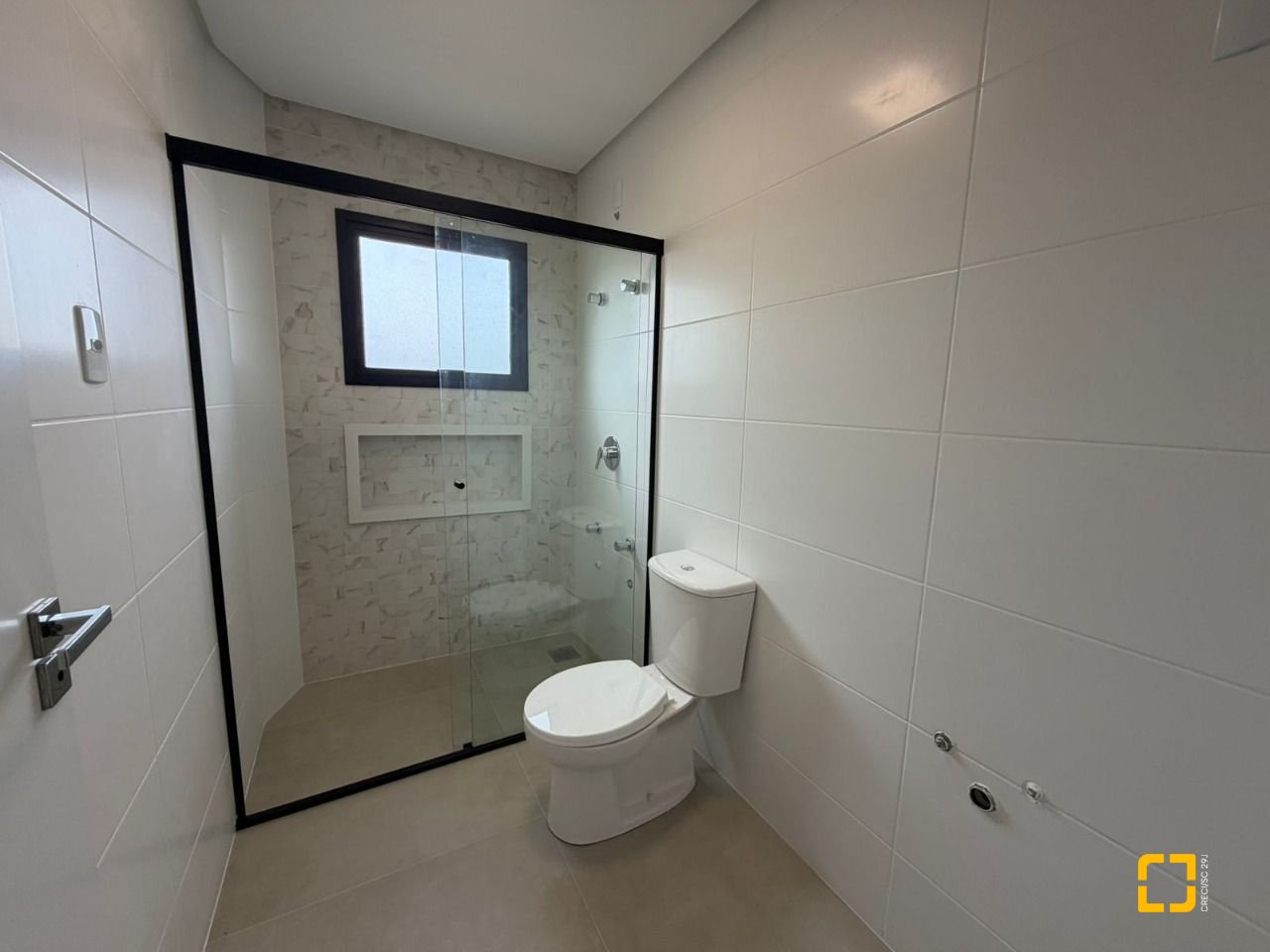 Casa com 165m², 3 quartos (sendo 1 suíte), 3 garagens, no bairro Forquilhas em São José