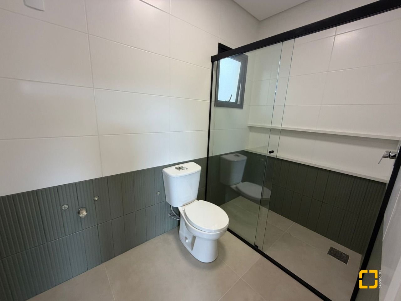 Casa com 165m², 3 quartos (sendo 1 suíte), 3 garagens, no bairro Forquilhas em São José