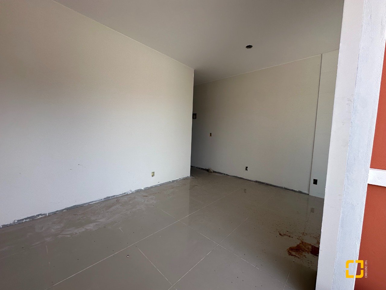 Casa com 49m², 2 quartos, 2 garagens, no bairro Forquilhas em São José