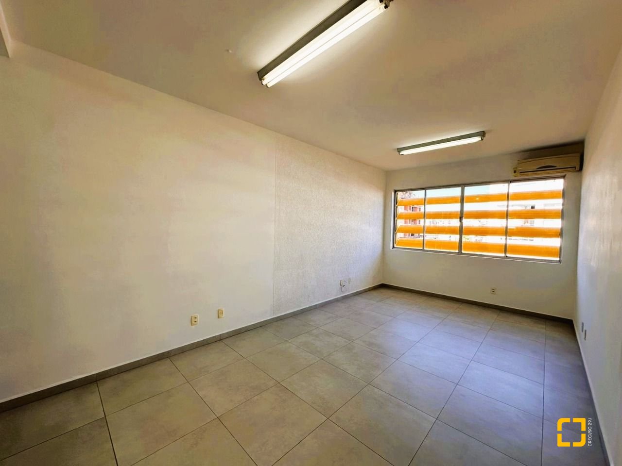 Sala com 26m², 1 garagem, no bairro Estreito em Florianópolis