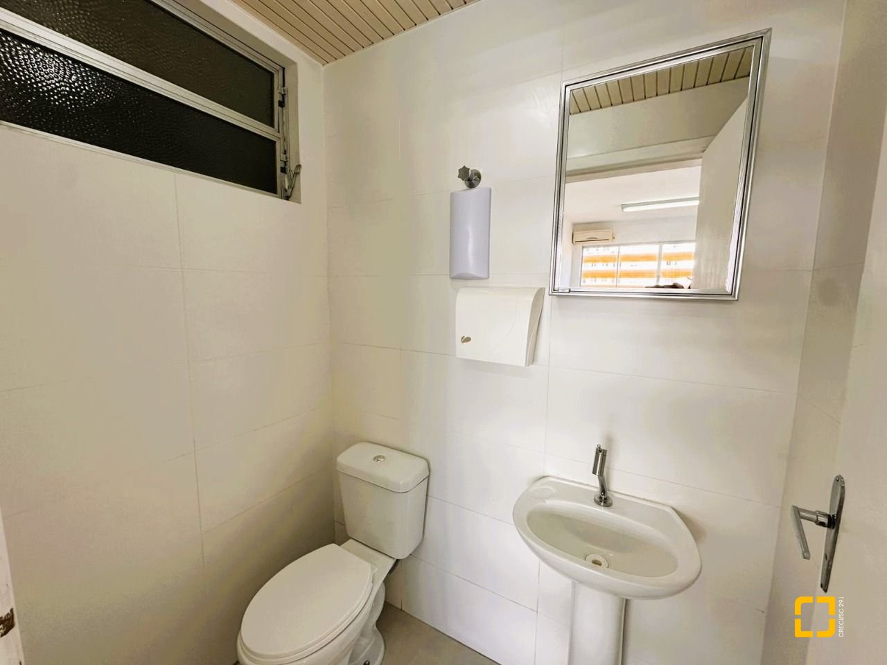 Sala com 26m², 1 garagem, no bairro Estreito em Florianópolis