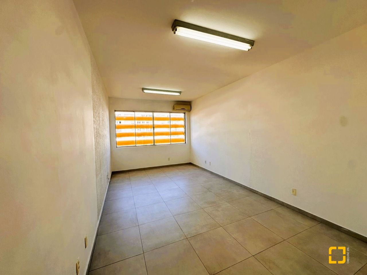 Sala com 26m², 1 garagem, no bairro Estreito em Florianópolis