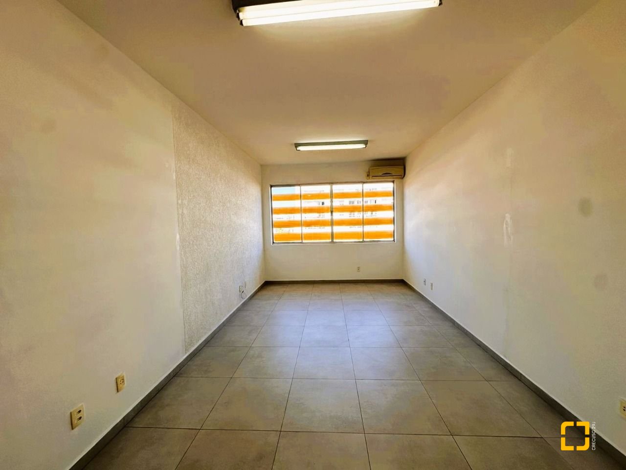 Sala com 26m², 1 garagem, no bairro Estreito em Florianópolis