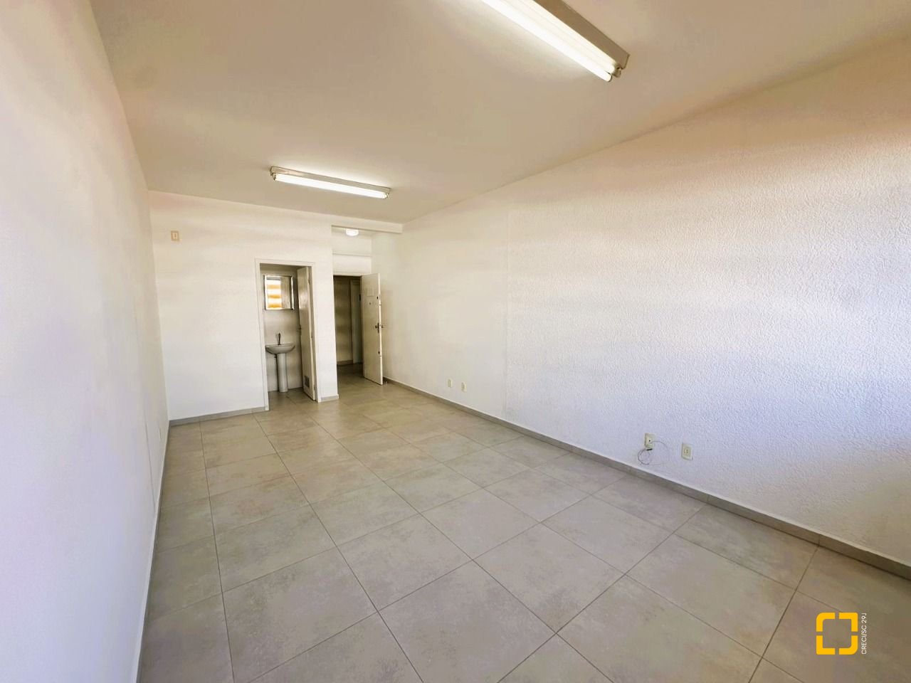 Sala com 26m², 1 garagem, no bairro Estreito em Florianópolis