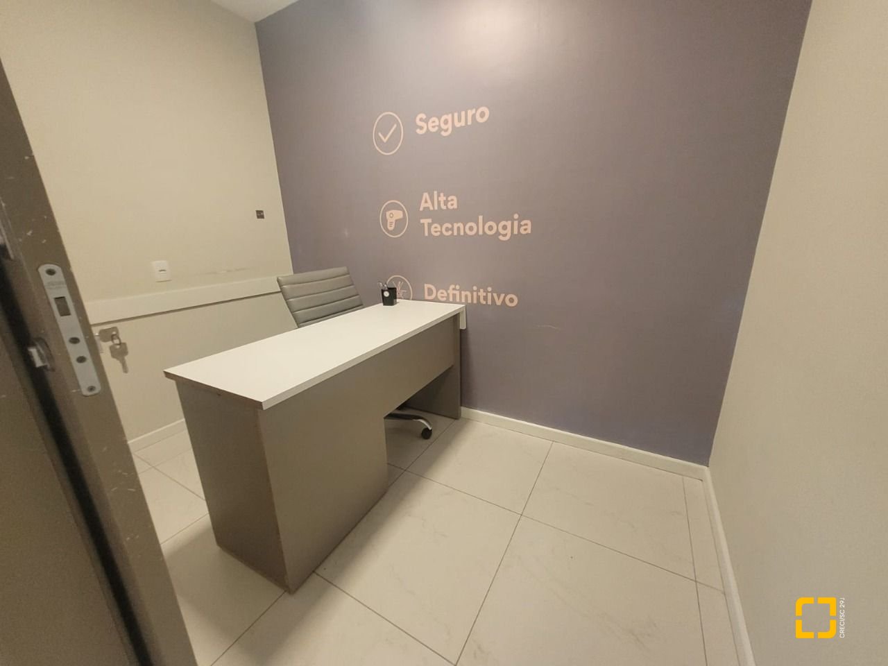 Loja com 65m², no bairro Campinas em São José