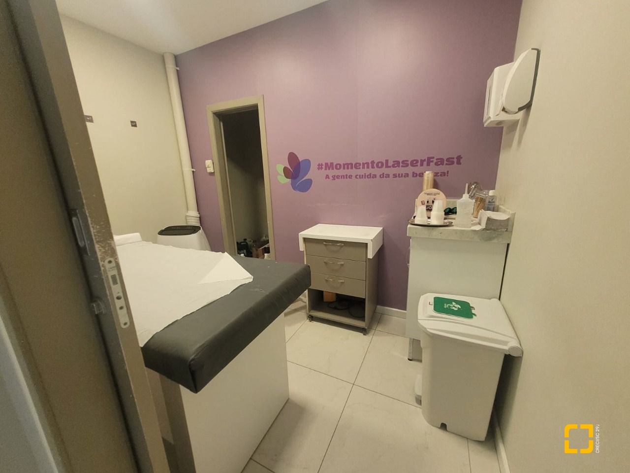 Loja com 65m², no bairro Campinas em São José
