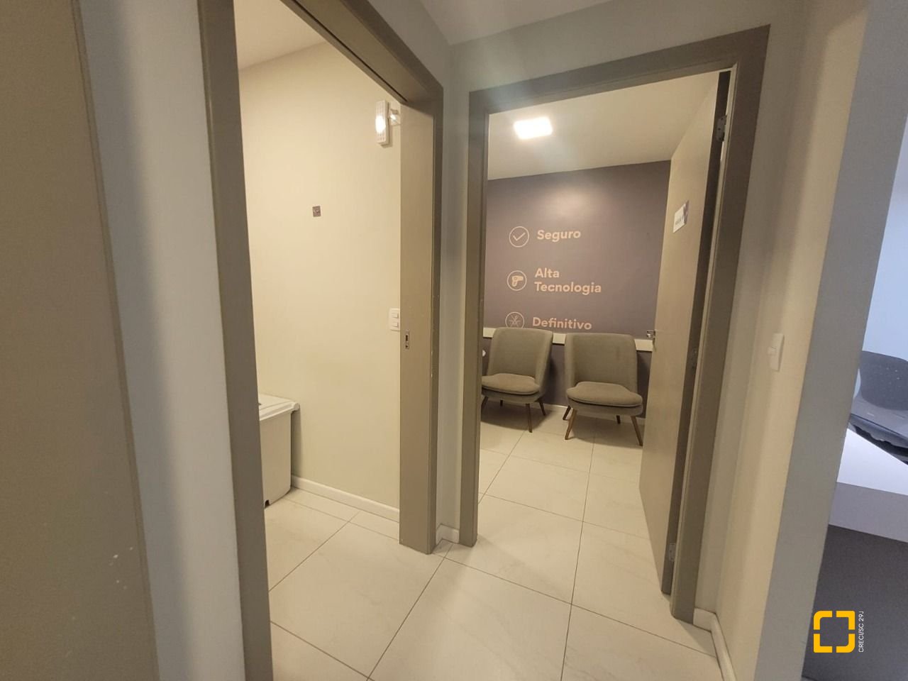 Loja com 65m², no bairro Campinas em São José