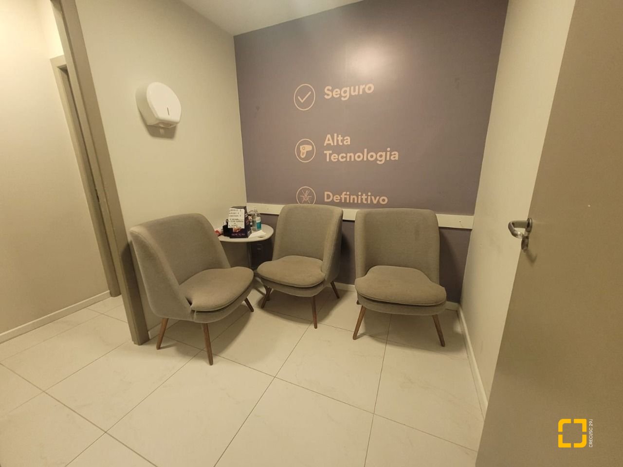 Loja com 65m², no bairro Campinas em São José