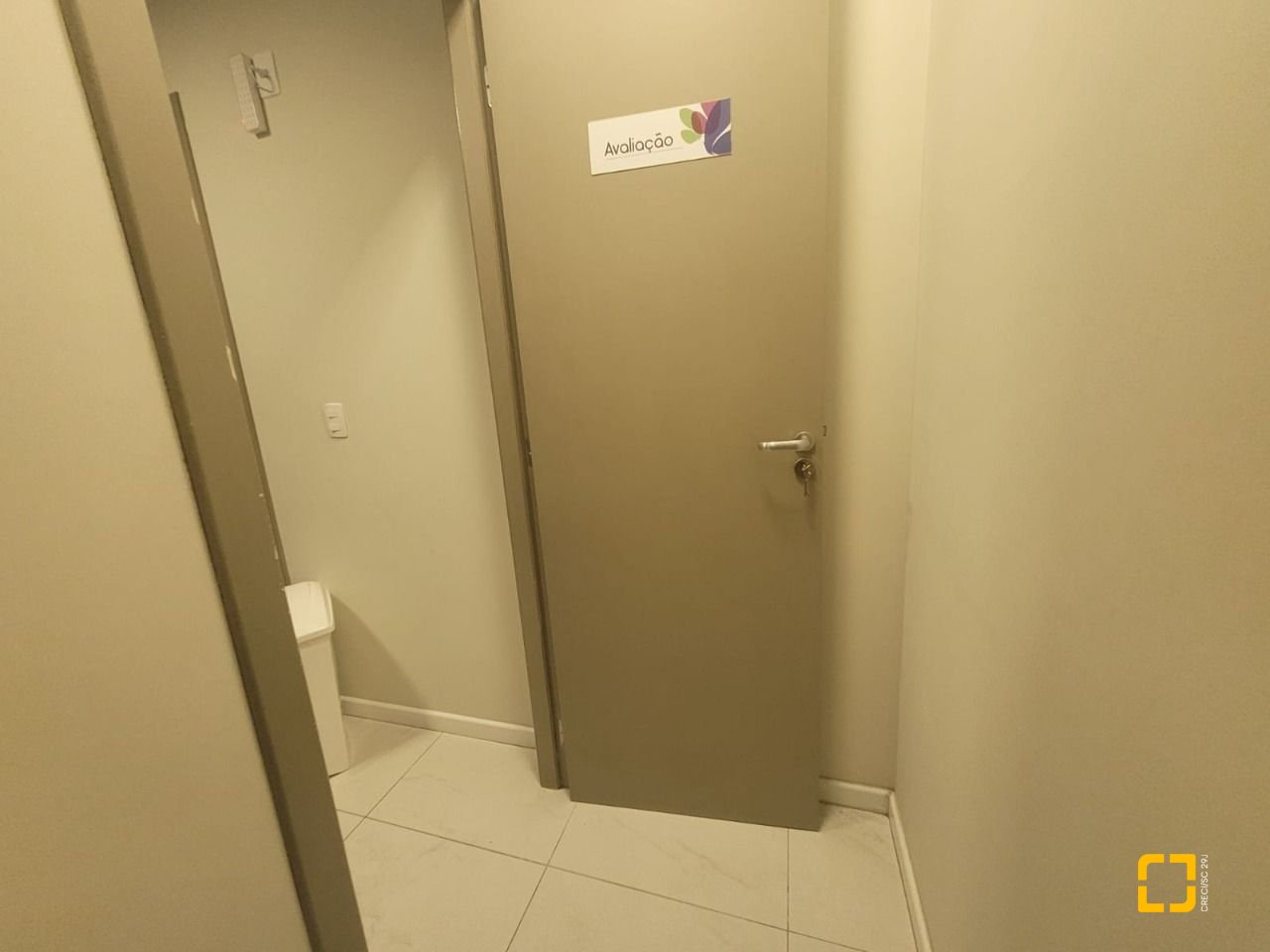 Loja com 65m², no bairro Campinas em São José