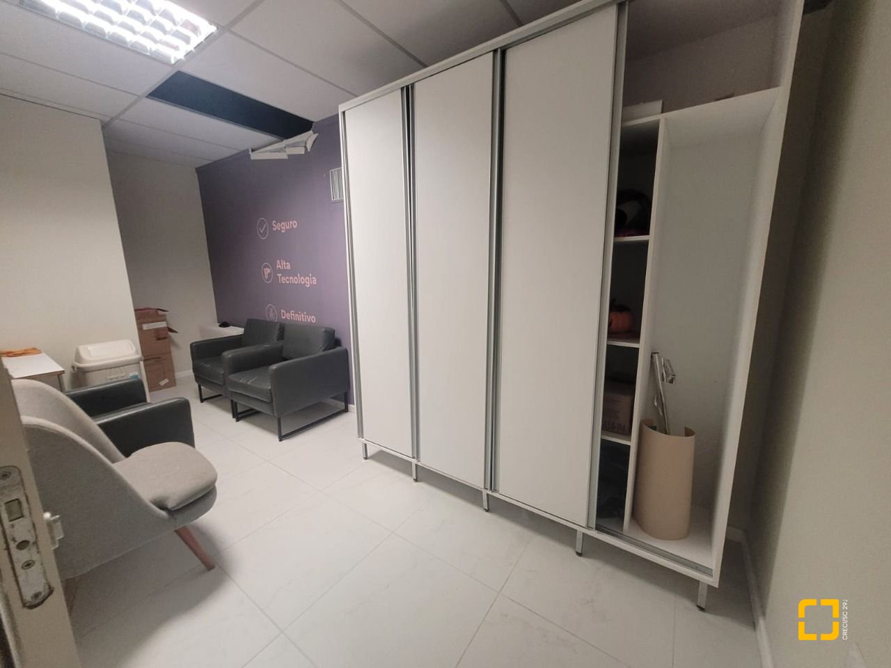 Loja com 65m², no bairro Campinas em São José