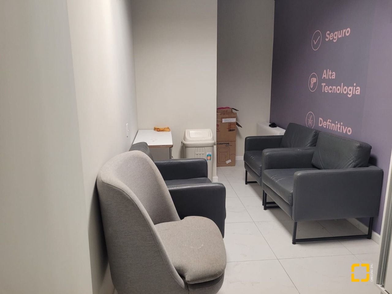 Loja com 65m², no bairro Campinas em São José