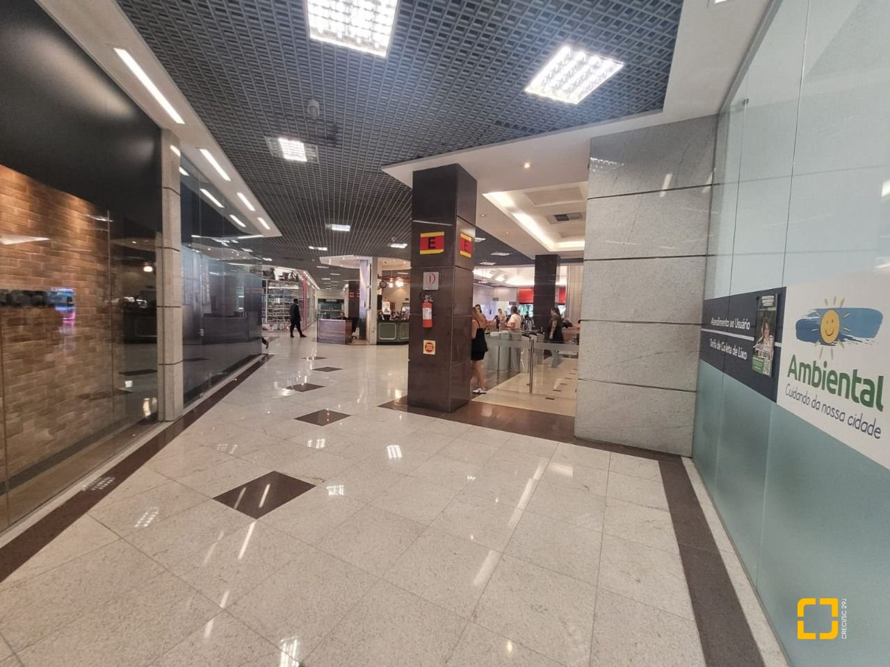 Loja com 65m², no bairro Campinas em São José