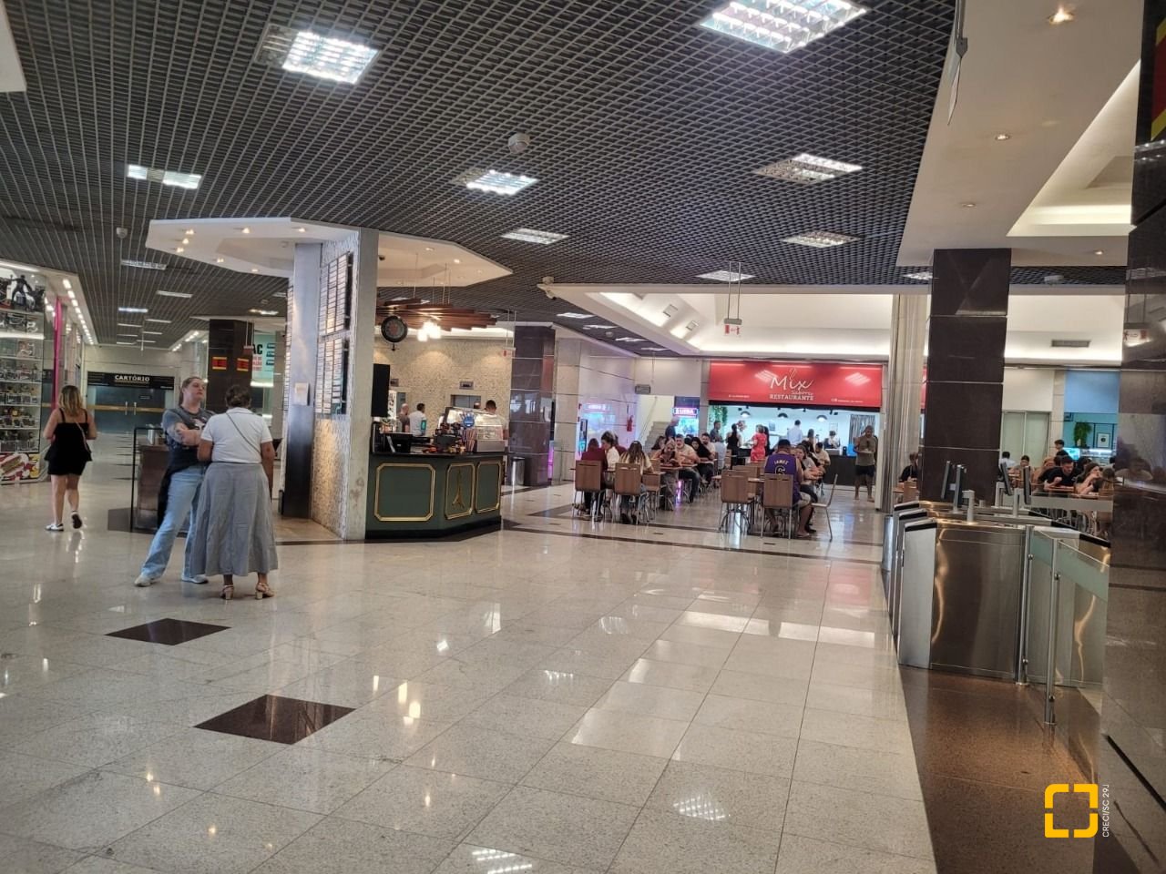 Loja com 65m², no bairro Campinas em São José
