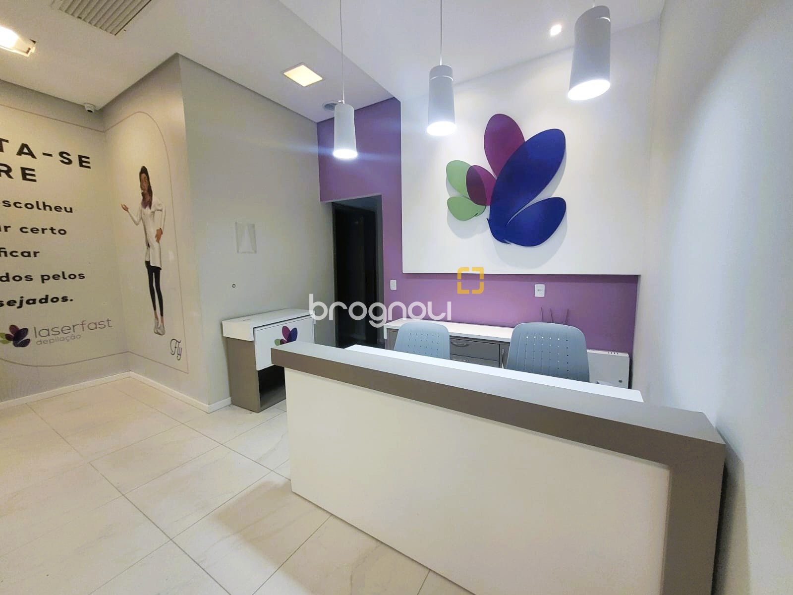 Loja com 65m², no bairro Campinas em São José