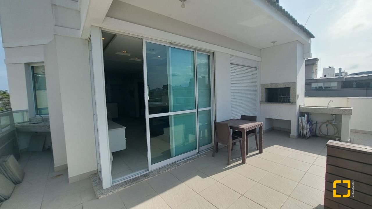 Cobertura com 157m², 3 quartos (sendo 1 suíte), 2 garagens, no bairro Campeche em Florianópolis