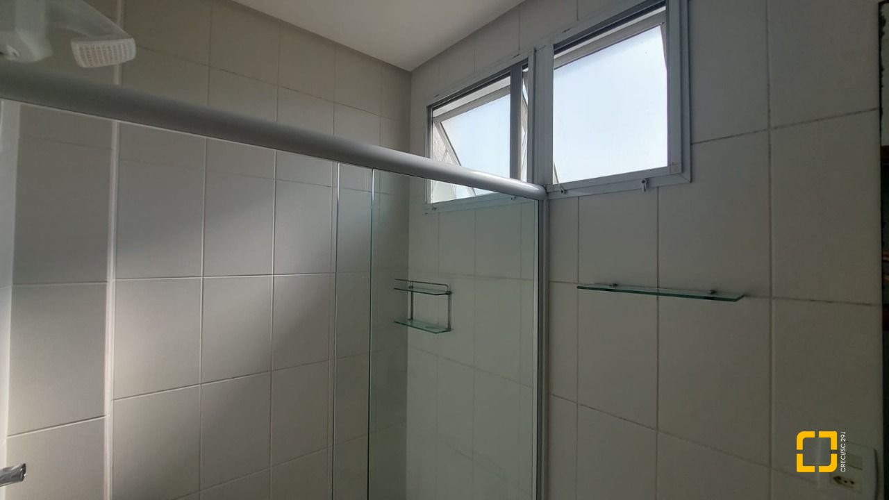Cobertura com 157m², 3 quartos (sendo 1 suíte), 2 garagens, no bairro Campeche em Florianópolis