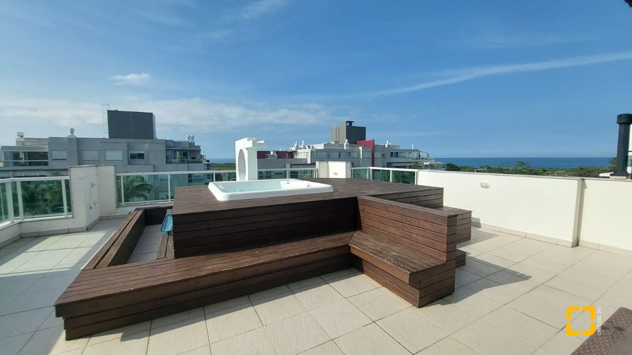 Cobertura com 157m², 3 quartos (sendo 1 suíte), 2 garagens, no bairro Campeche em Florianópolis