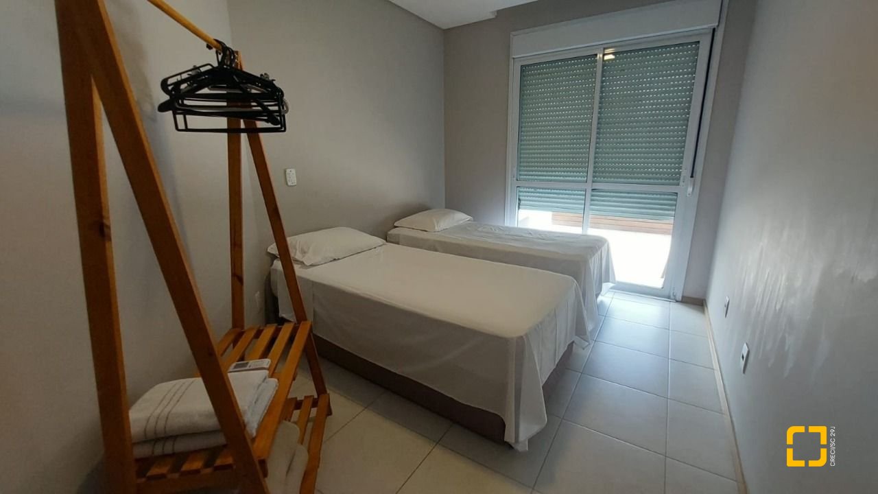 Cobertura com 157m², 3 quartos (sendo 1 suíte), 2 garagens, no bairro Campeche em Florianópolis