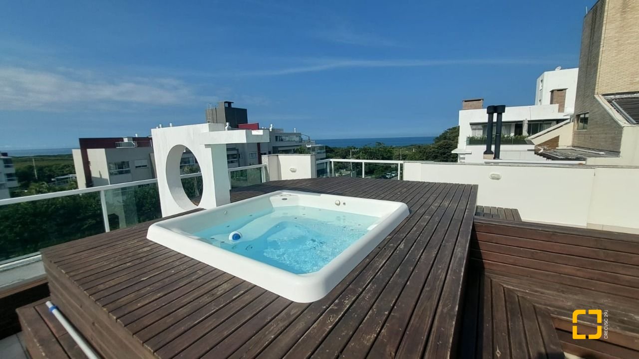 Cobertura com 157m², 3 quartos (sendo 1 suíte), 2 garagens, no bairro Campeche em Florianópolis