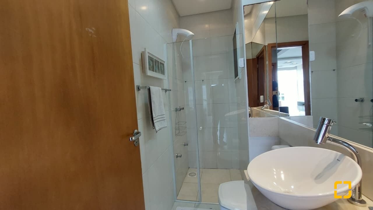 Cobertura com 157m², 3 quartos (sendo 1 suíte), 2 garagens, no bairro Campeche em Florianópolis