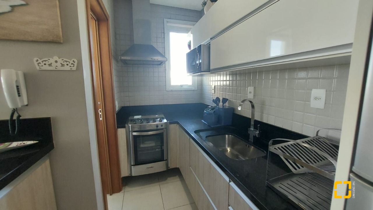 Cobertura com 157m², 3 quartos (sendo 1 suíte), 2 garagens, no bairro Campeche em Florianópolis