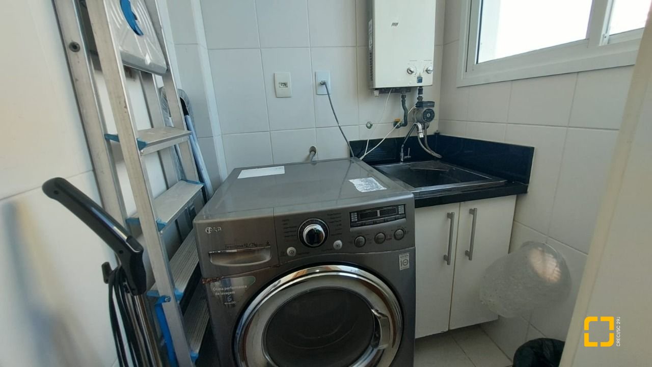 Cobertura com 157m², 3 quartos (sendo 1 suíte), 2 garagens, no bairro Campeche em Florianópolis