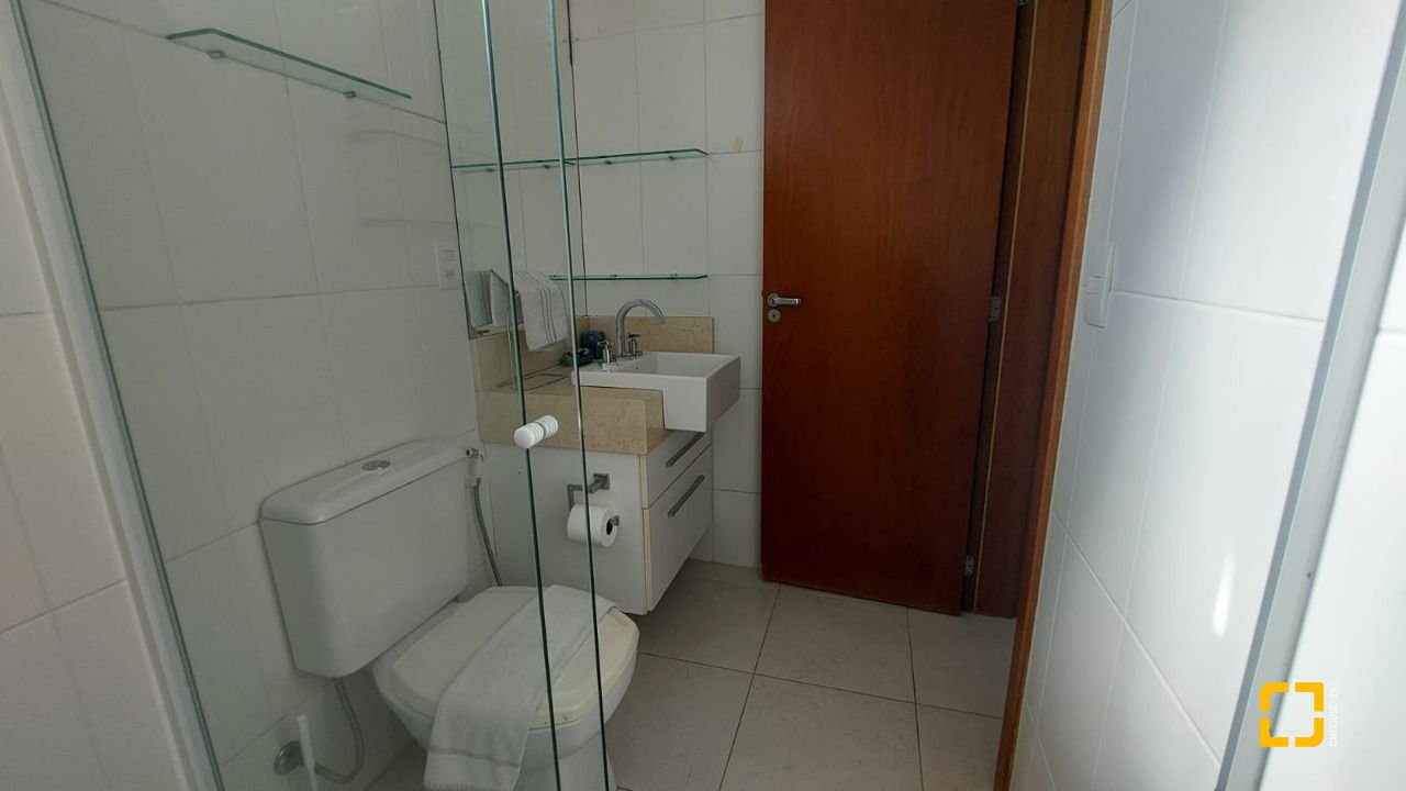 Cobertura com 157m², 3 quartos (sendo 1 suíte), 2 garagens, no bairro Campeche em Florianópolis