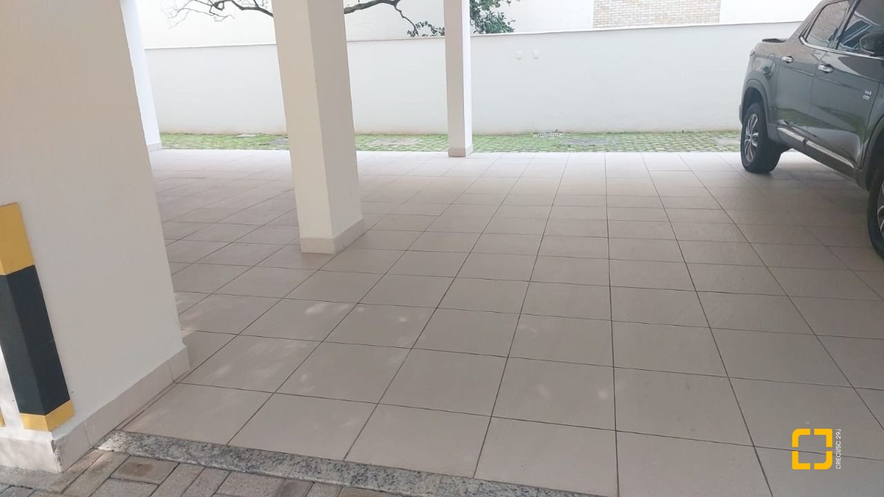 Cobertura com 157m², 3 quartos (sendo 1 suíte), 2 garagens, no bairro Campeche em Florianópolis