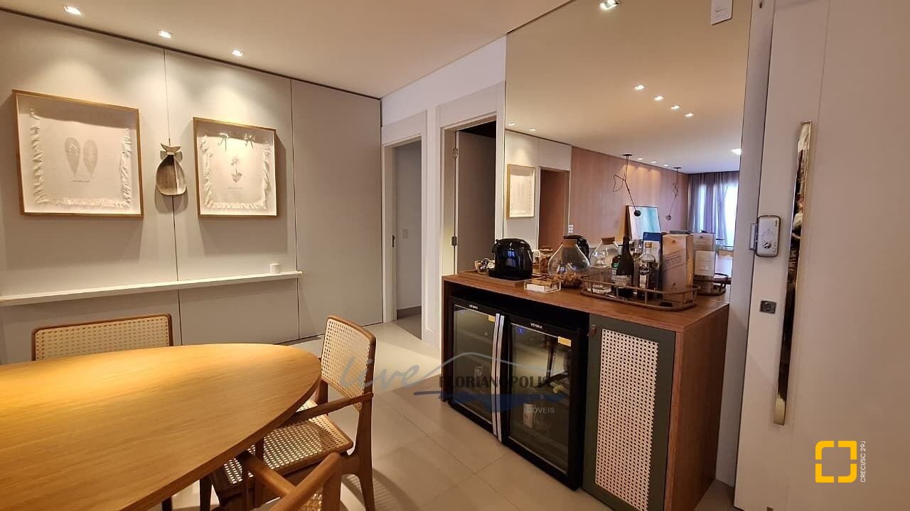 Apartamento com 147m², 6 quartos (sendo 3 suítes), 2 garagens, no bairro Jurerê Internacional em Florianópolis