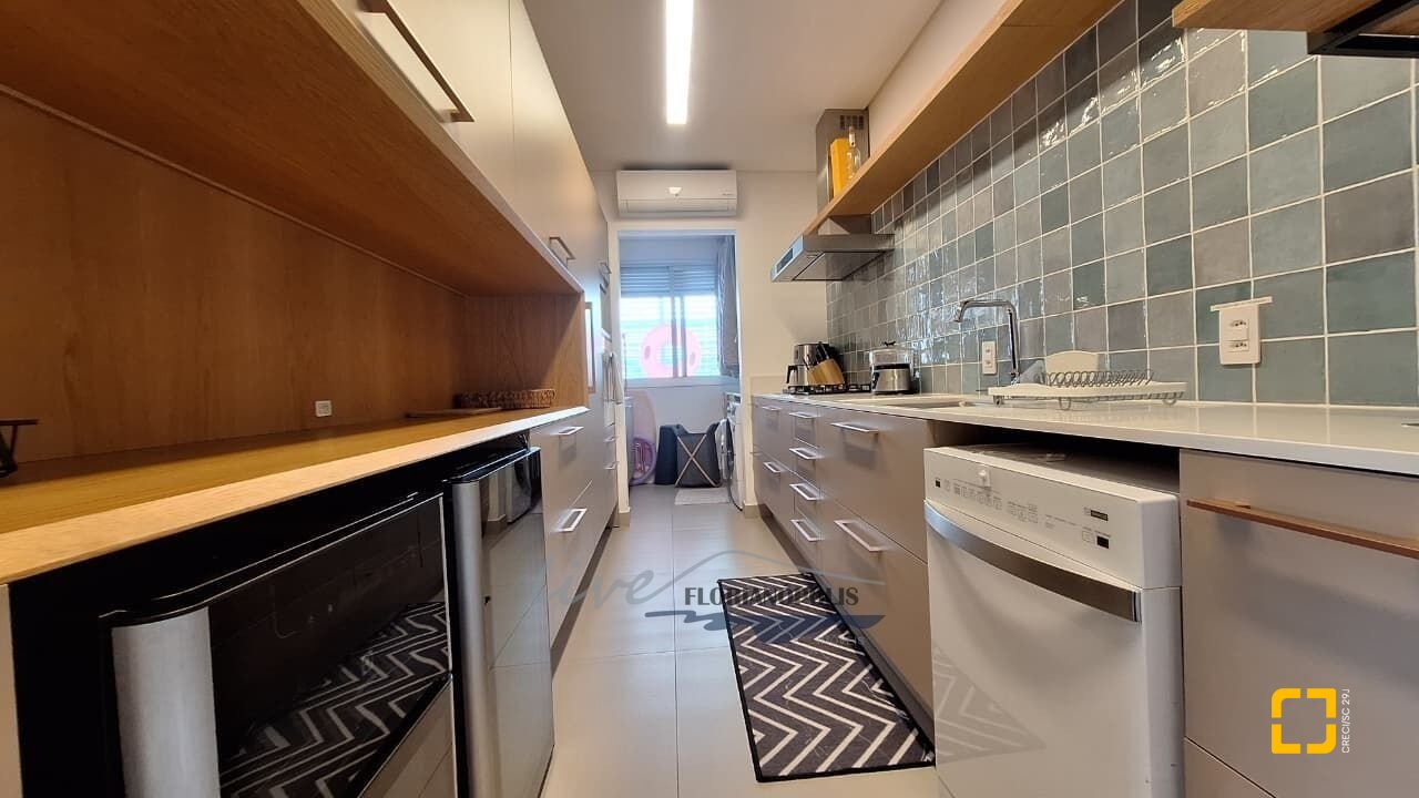 Apartamento com 147m², 6 quartos (sendo 3 suítes), 2 garagens, no bairro Jurerê Internacional em Florianópolis