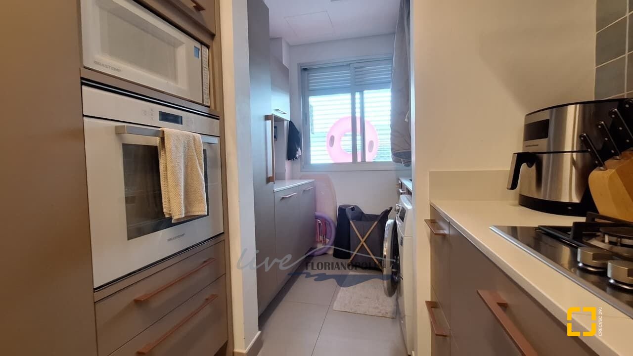 Apartamento com 147m², 6 quartos (sendo 3 suítes), 2 garagens, no bairro Jurerê Internacional em Florianópolis