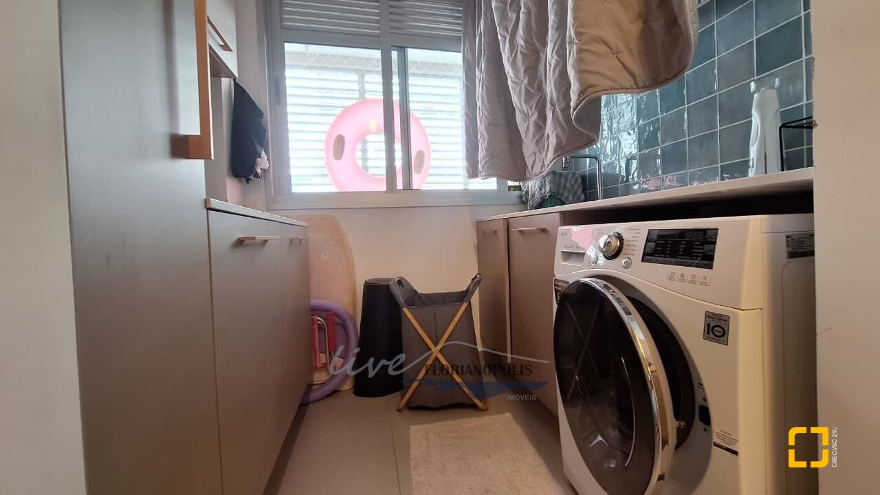 Apartamento com 147m², 6 quartos (sendo 3 suítes), 2 garagens, no bairro Jurerê Internacional em Florianópolis